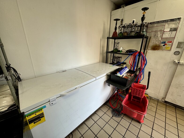 More Photos Of 2000 Harrison St, Hollywood Unknown For Lease