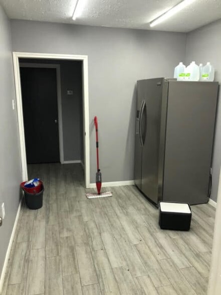 More Photos Of 5154 E Sam Houston Pky, Houston General Retail For Sale