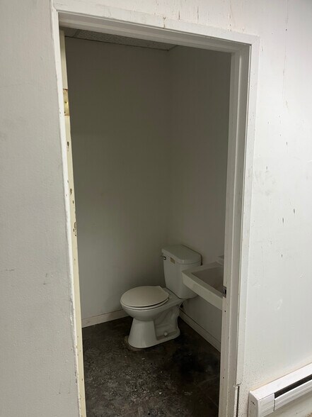 More Photos Of 12046 Fort Rd NW, Edmonton Apartments For Lease