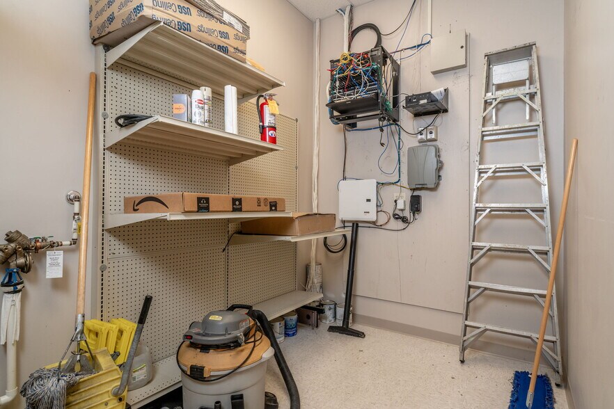 More Photos Of 16 Gosnell, Staunton Medical For Sale