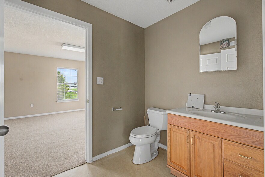 More Photos Of 14815 Interstate 45 S, Conroe Office For Lease