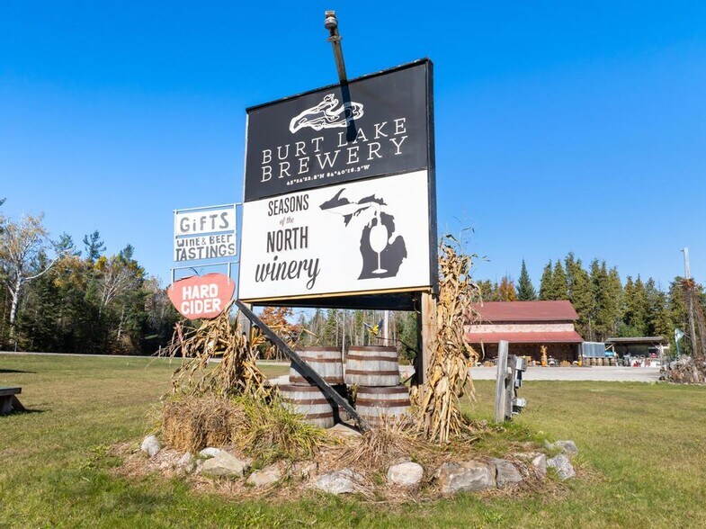 More Photos Of 9090 M-68, Alanson Storefront For Sale