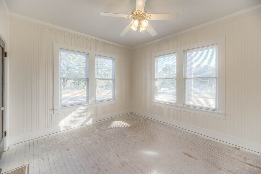 More Photos Of 213 E Feagin St, Livingston Office For Lease