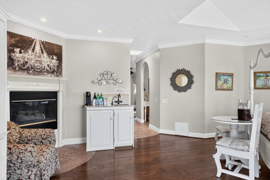 More Photos Of 95 S Ocean Ave, Cayucos Hospitality For Sale