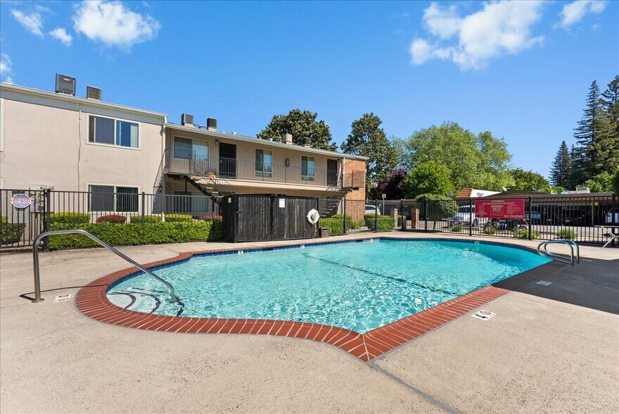 More Photos Of 915 Johnfer Way, Sacramento Apartments For Sale