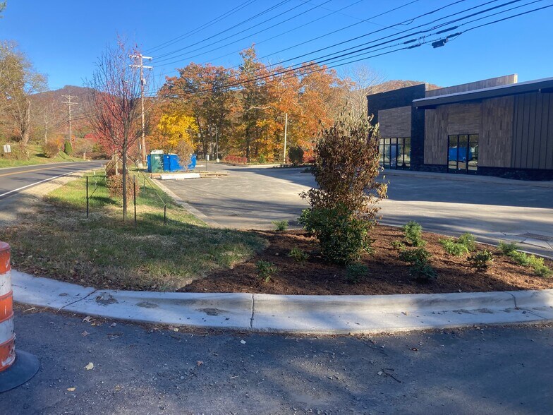 More Photos Of 1136 Shawneehaw Ave, Banner Elk Storefront Retail Office For Sale