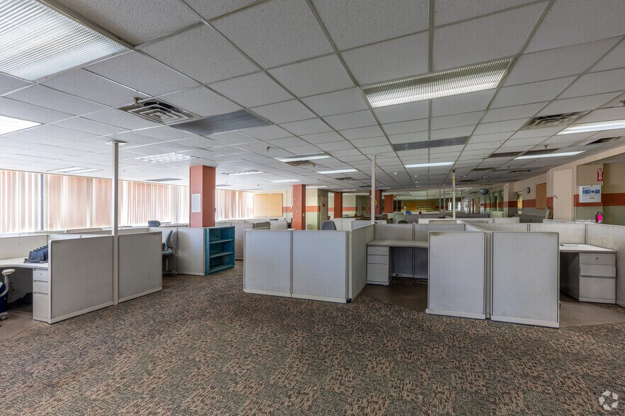 More Photos Of 40 Mulberry St, Middletown Flex For Sale