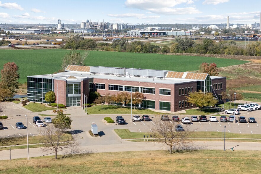 More Photos Of 8710 Earhart Ln Sw, Cedar Rapids Office For Sale