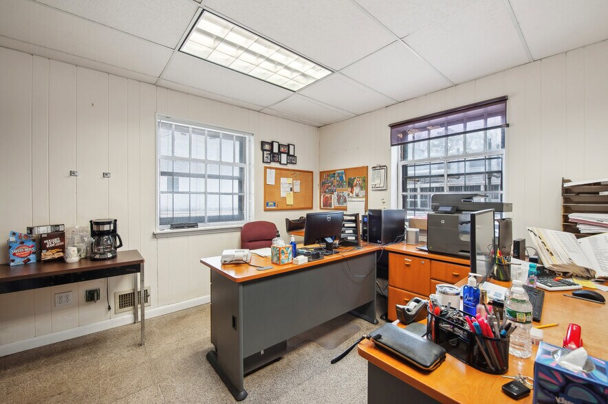 More Photos Of 348 Montauk Hwy, Wainscott Industrial For Sale