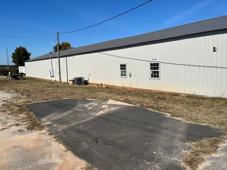 More Photos Of 4200 Maysville Rd, Commerce Light Distribution For Lease