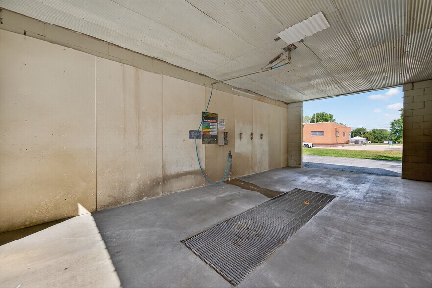 More Photos Of 115 E Booneslick Rd, Jonesburg Carwash For Sale