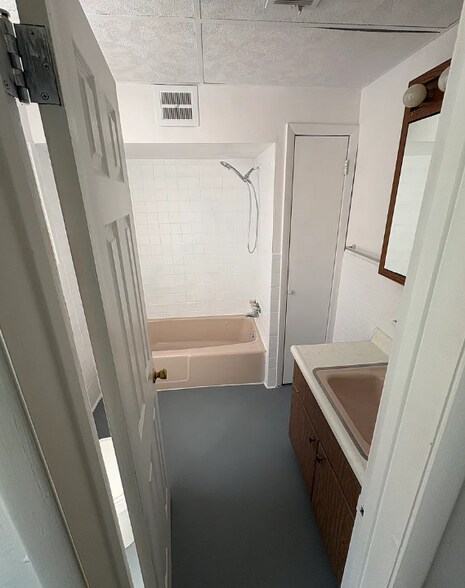 More Photos Of 14 E Pike St, Houston Apartments For Sale