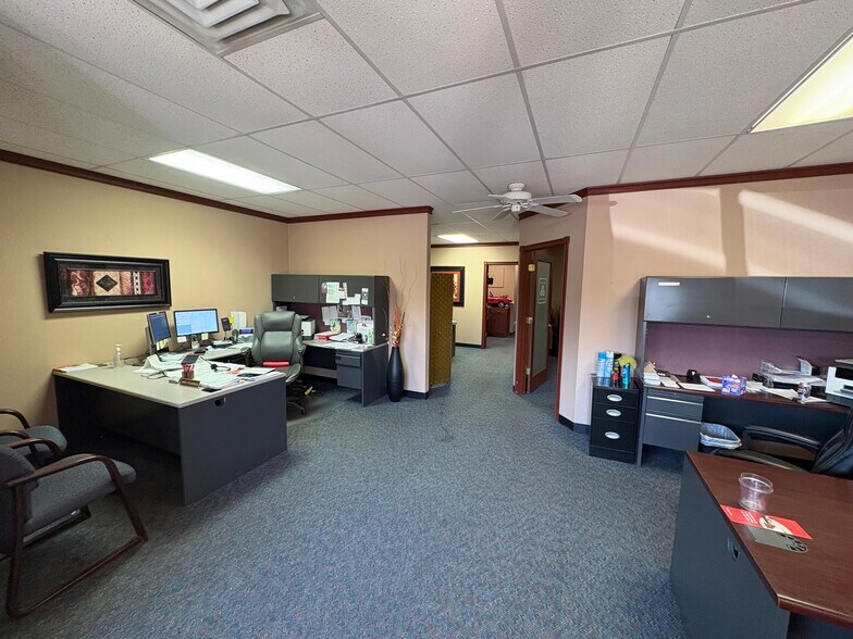 More Photos Of 5604 W 41st St, Sioux Falls Office For Sale