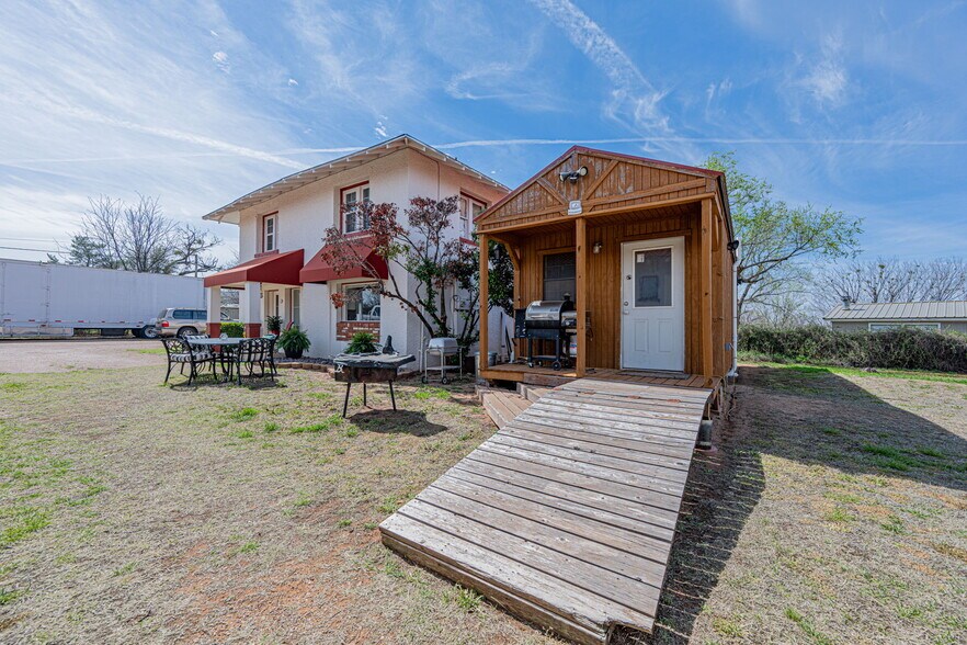 More Photos Of 1400 Sam Houston St, Sweetwater Hospitality For Sale