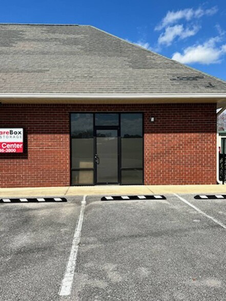 More Photos Of 4240 Berryhill Rd, Milton Self Storage For Lease
