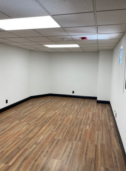 More Photos Of 19203-19215 85th Ct, Mokena Warehouse For Lease