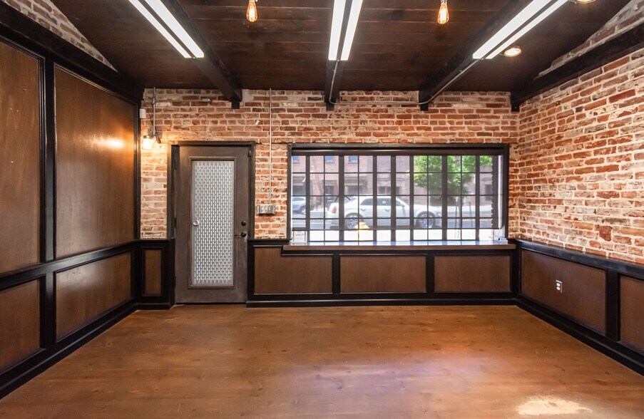 More Photos Of 453 Lincoln Blvd, Lincoln Freestanding For Sale
