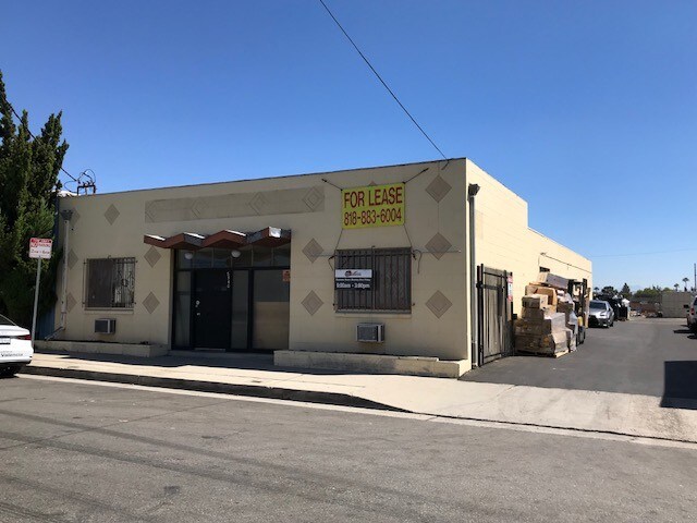 More Photos Of 8740 Remmet Ave, Canoga Park Distribution For Lease