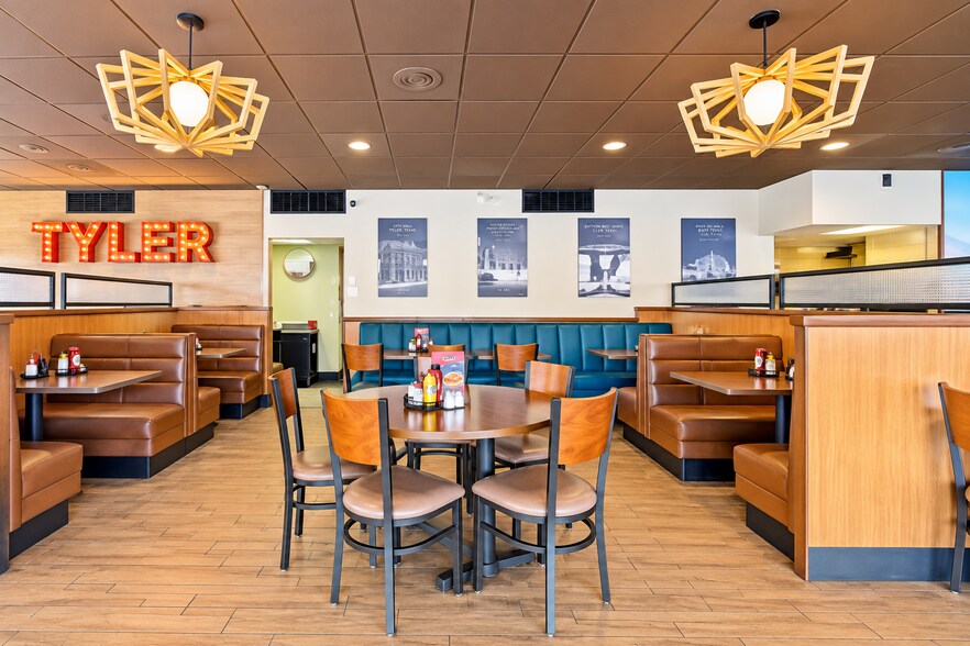 More Photos Of 3422 W Gentry Pkwy, Tyler Restaurant For Lease