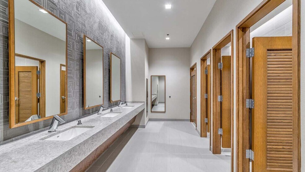 More Photos Of 900 W Bethany Dr, Allen Office For Lease