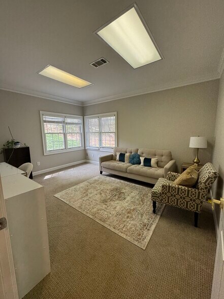 More Photos Of 555 Sun Valley Dr, Roswell Office For Lease