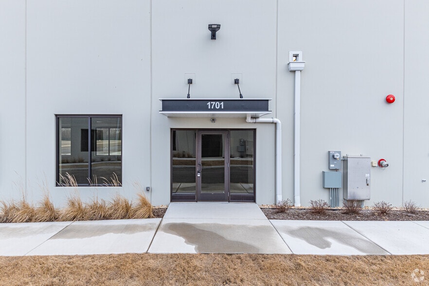 More Photos Of 1701 Transit Way, Montgomery Truck Terminal For Lease