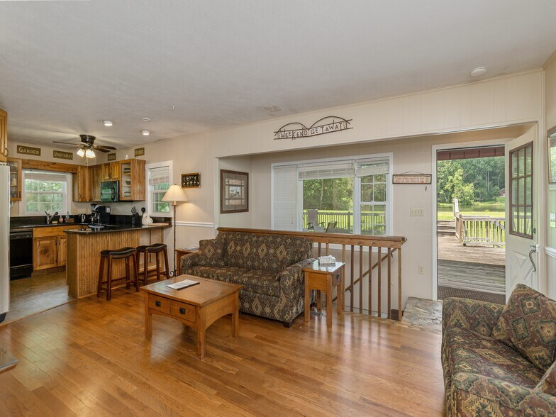 More Photos Of 8826 Boylston Hwy, Mills River Flex For Sale