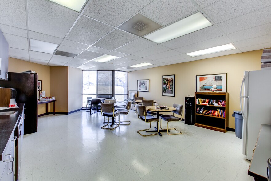 More Photos Of 7399 S Tucson Way, Centennial Flex For Lease