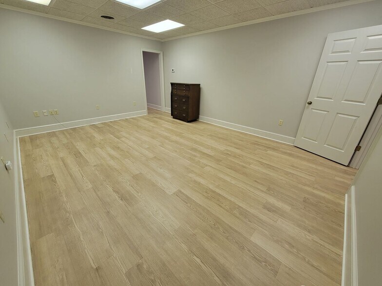 More Photos Of 215 Church St, Lenoir Office For Sale