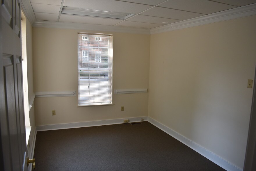 More Photos Of 611 N Courthouse Rd, Richmond Office For Lease