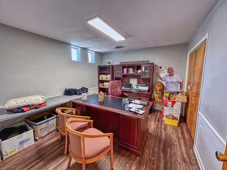 More Photos Of 300 4th St, Elyria Office Residential For Lease