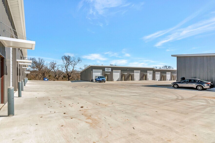 More Photos Of 3000 N FM 51, Weatherford Warehouse For Lease