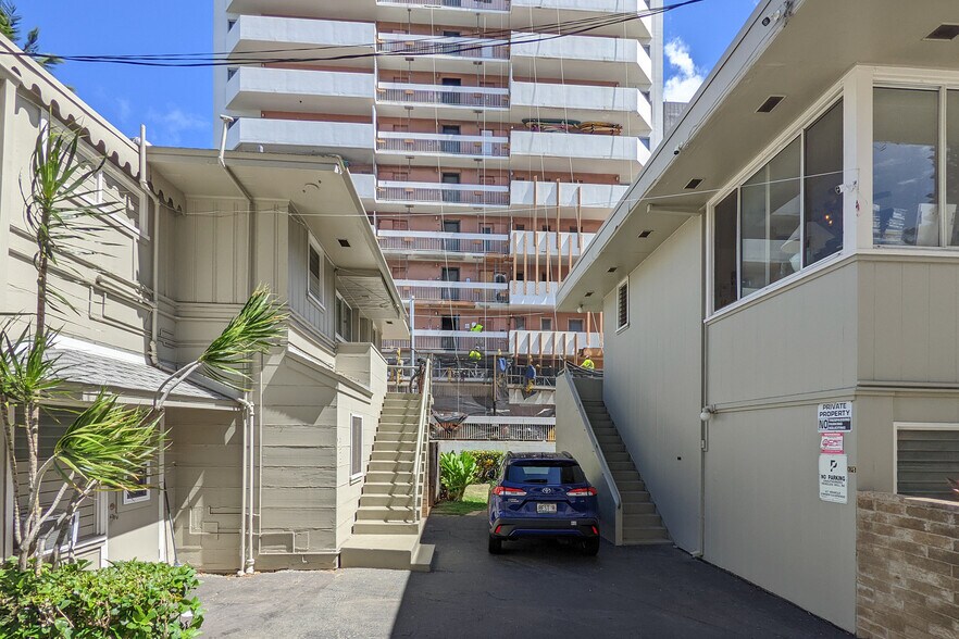 More Photos Of 2517 Ala Wai Blvd, Honolulu Apartments For Sale