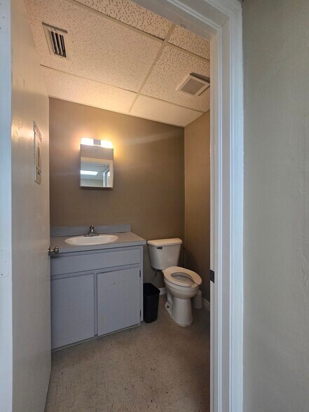 More Photos Of 4091 Colonial Blvd, Fort Myers Office Residential For Sale
