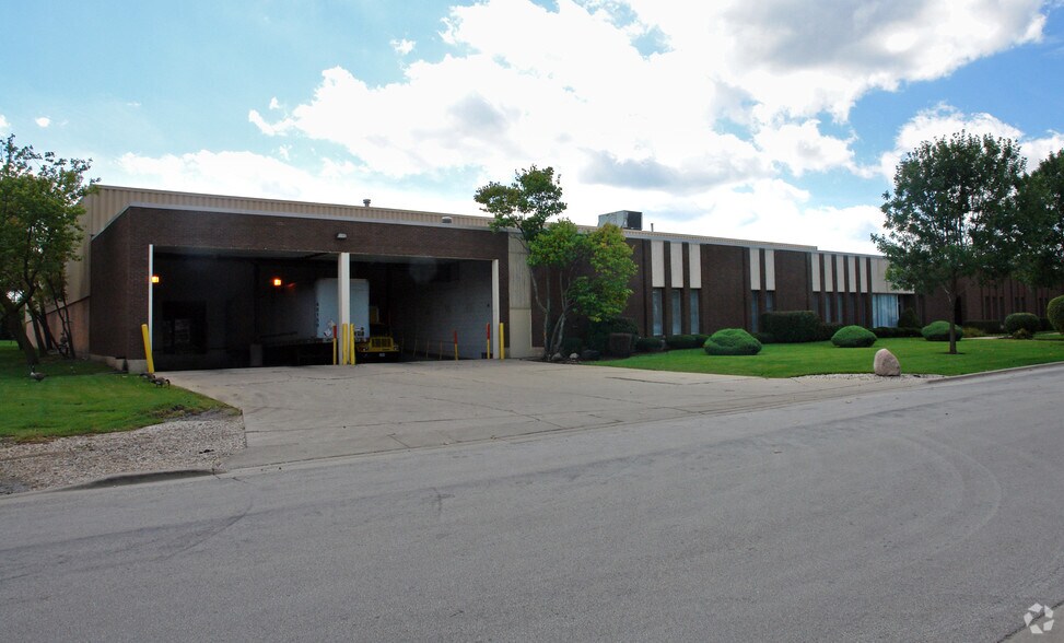 Primary Photo Of 301 Holbrook Dr, Wheeling Warehouse For Lease
