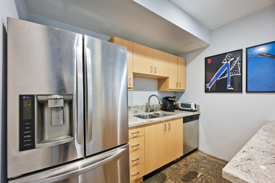 More Photos Of 3347 Motor Ave, Los Angeles Loft Creative Space For Lease