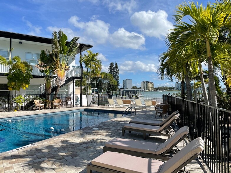 More Photos Of 50 Royal Way, Clearwater Beach Hotel For Sale