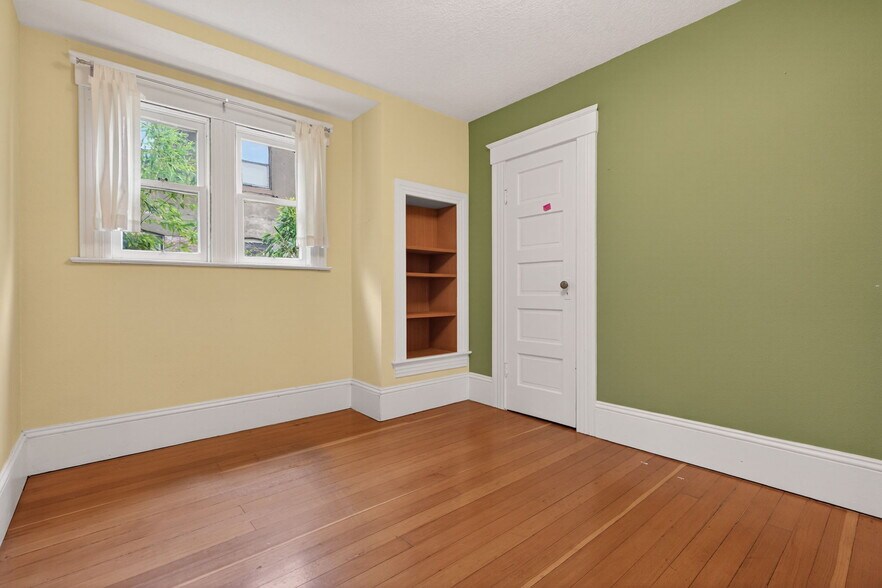 More Photos Of 317 NE Sacramento St, Portland Office For Sale