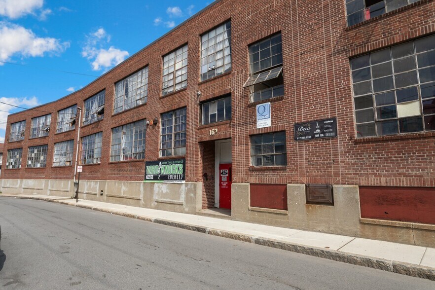 More Photos Of 165-167 Bow St, Everett Light Manufacturing For Lease