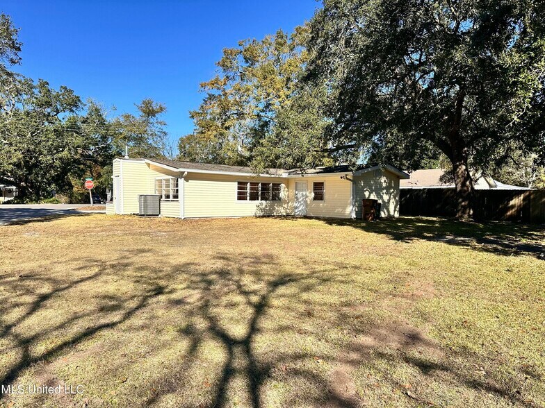 More Photos Of 415 Old Pass Rd, Long Beach Freestanding For Sale