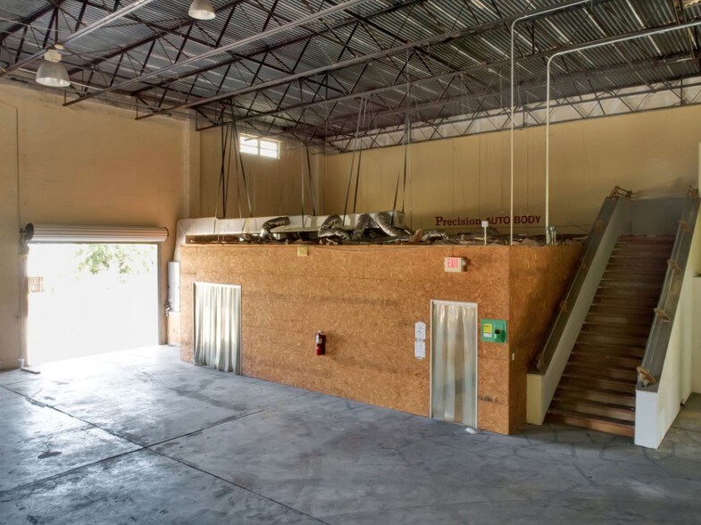 More Photos Of 110-112 W Interlake Blvd, Lake Placid Warehouse For Sale