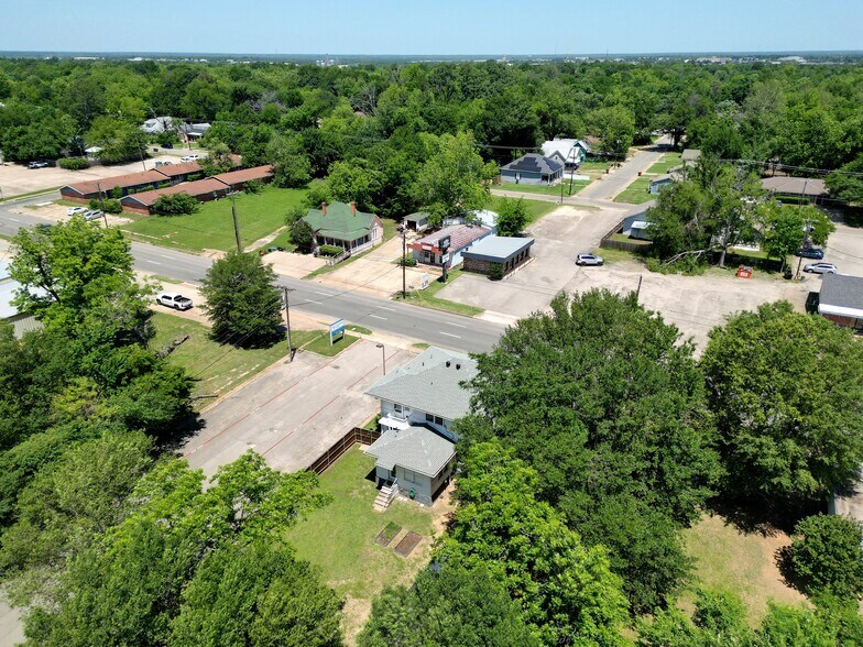 More Photos Of 1116 Lamar Ave, Paris Office For Sale