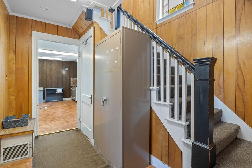 More Photos Of 10 Elm St, Gorham Office For Sale