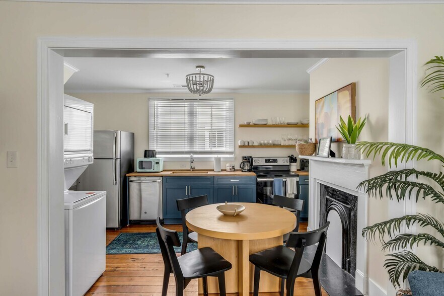 More Photos Of 140 Spring St, Charleston Hospitality For Sale