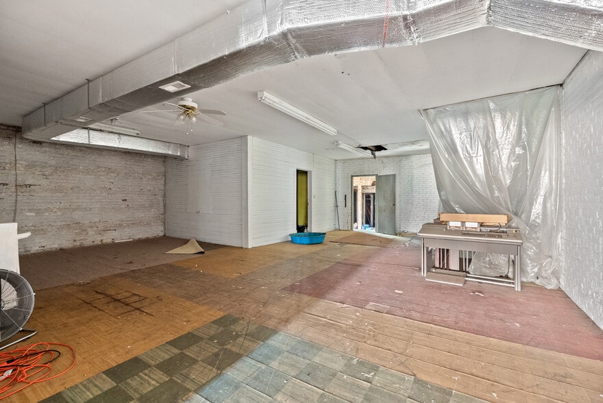 More Photos Of 1850 Church St, Appomattox Bar For Sale