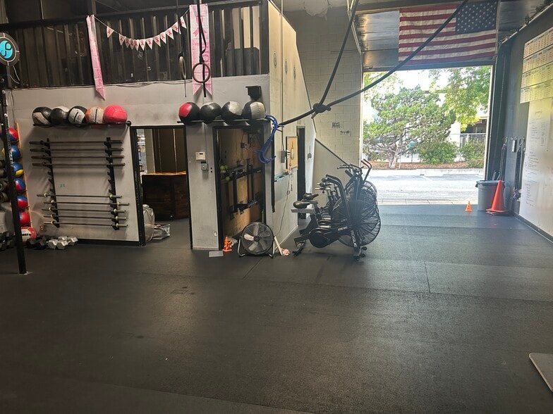 More Photos Of 7007-7011 Realm Dr, San Jose Research And Development For Lease