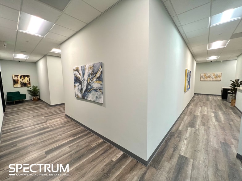 More Photos Of 21050 Centre Pointe Pky, Santa Clarita Medical For Lease