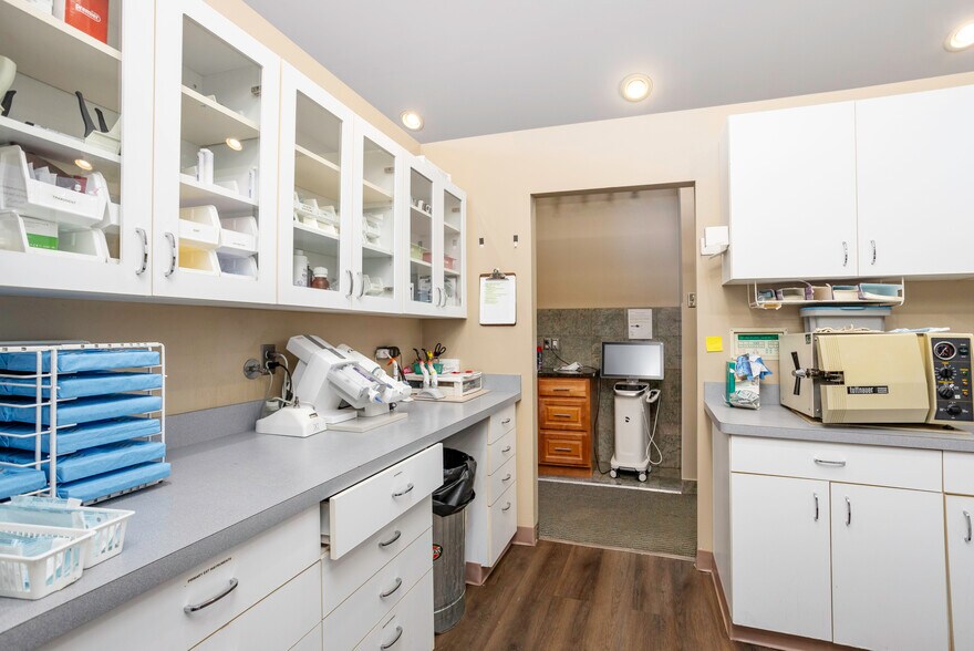 More Photos Of 37235 Goddard Rd, Romulus Office For Sale