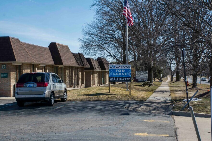 More Photos Of 32910 W 13 Mile Rd, Farmington Hills Medical For Sale