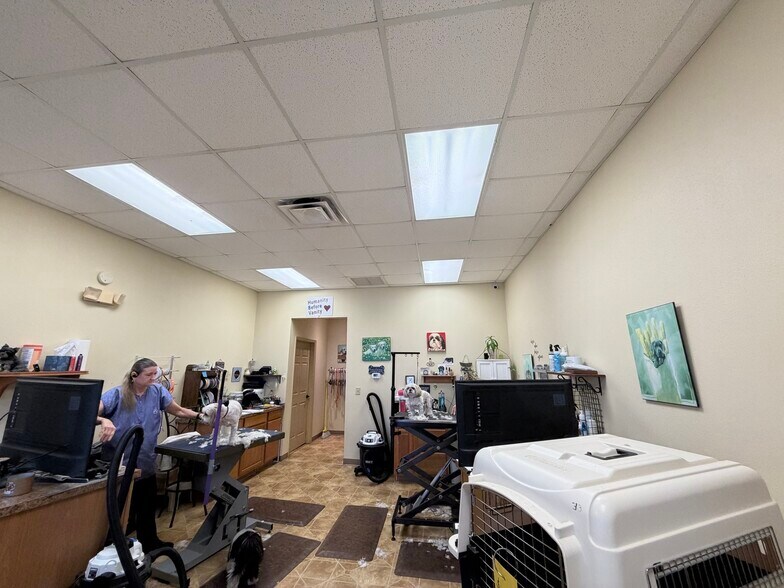 More Photos Of 1220 Hand Ave, Ormond Beach Showroom For Lease